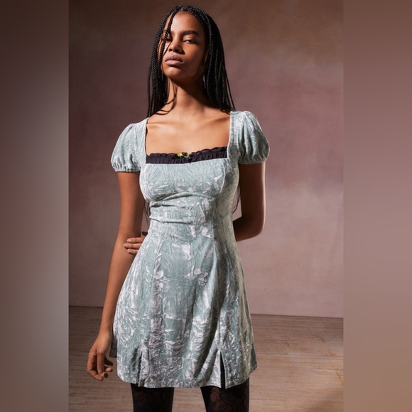 Urban Outfitters Dresses & Skirts - Kimchi Blue Urban Outfitters NWOT Jill Velvet Mini Dress